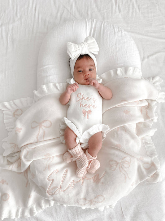 Petite + Co - SHE'S HERE BOW - TIE FRILL ROMPER