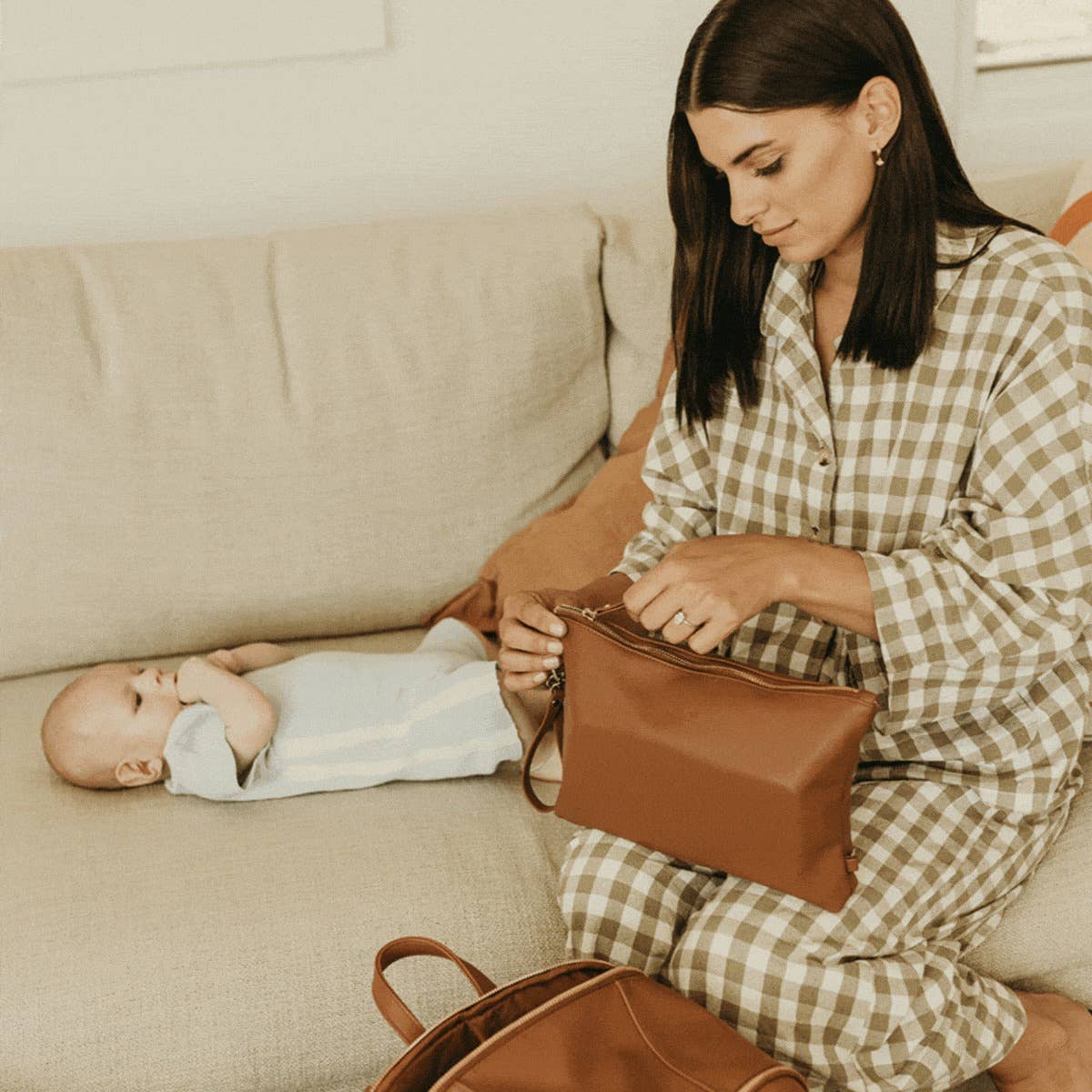 OiOi - Nappy Changing Pouch - Chestnut Brown Vegan Leather