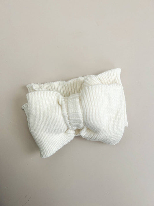 Petite + Co - RIBBED KNIT OVERSIZED BOW - WHITE