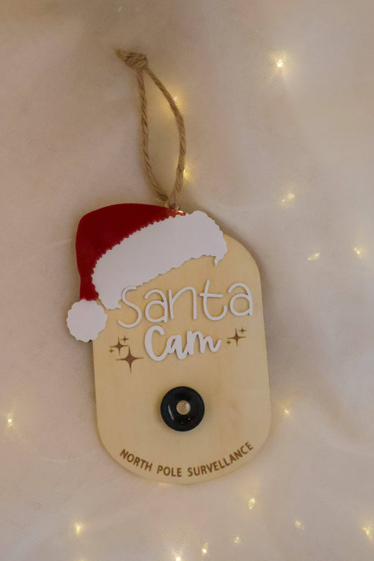 Petite + Co - SANTA CAM PLAQUE